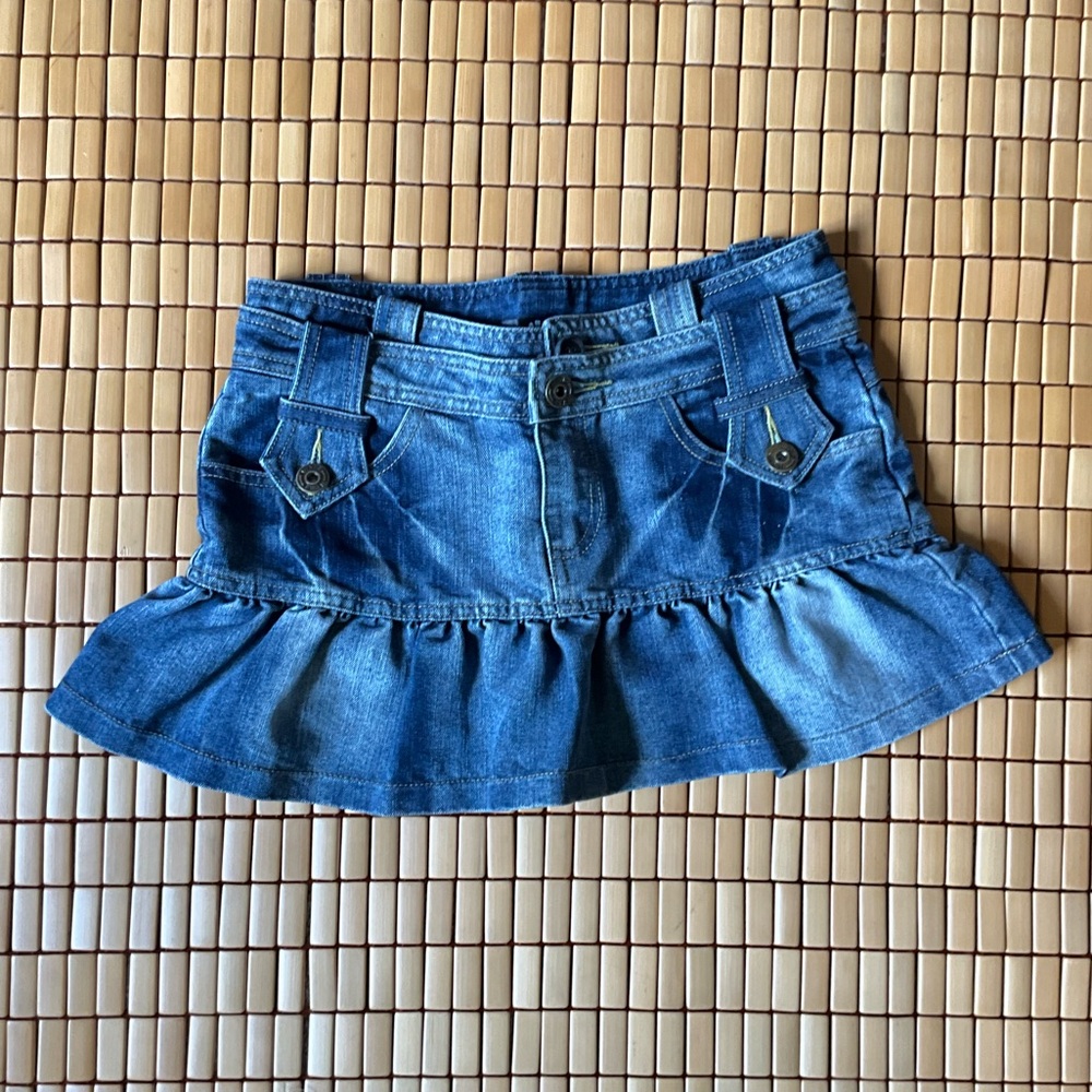 cutest!! low rise denim mini skirt 🪁